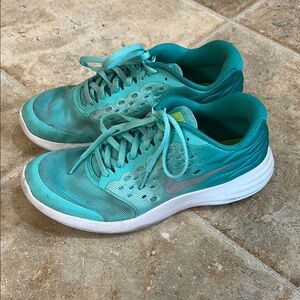 Nike Women's Turquoise Athletic Shoes